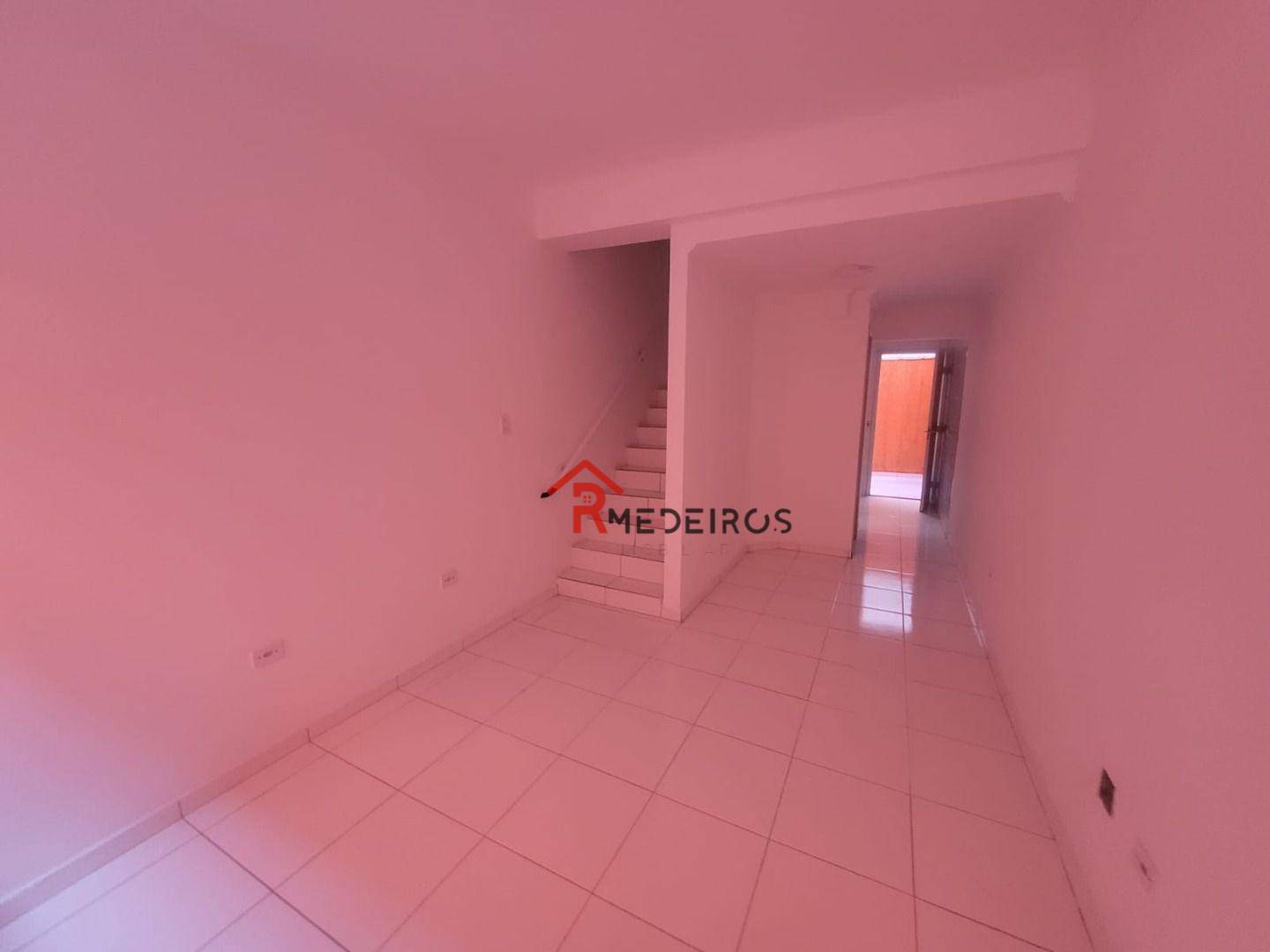 Sobrado à venda com 2 quartos, 60m² - Foto 1