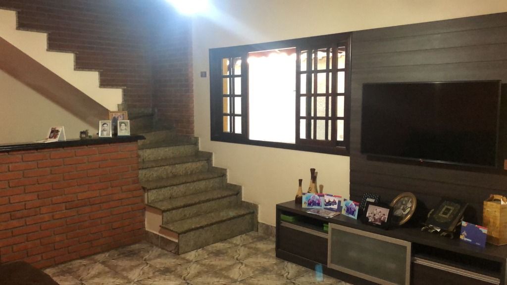 Casa à venda com 2 quartos, 238m² - Foto 1