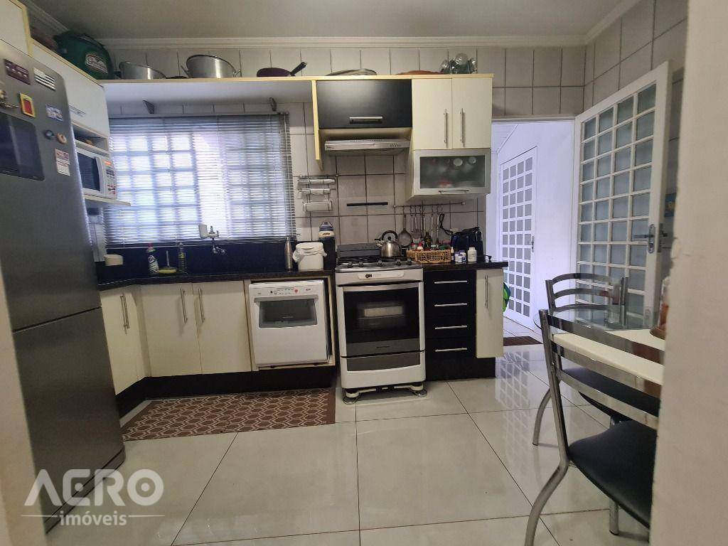 Casa de Condomínio à venda com 3 quartos, 148m² - Foto 4