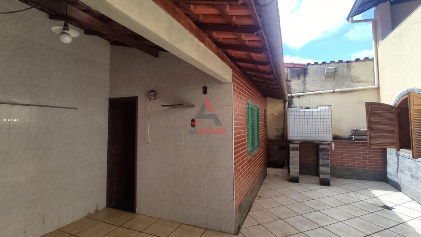 Casa à venda com 5 quartos, 300m² - Foto 2