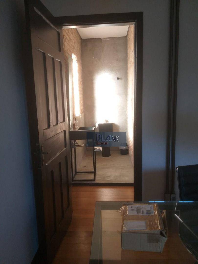 Casa para alugar com 2 quartos, 200m² - Foto 18