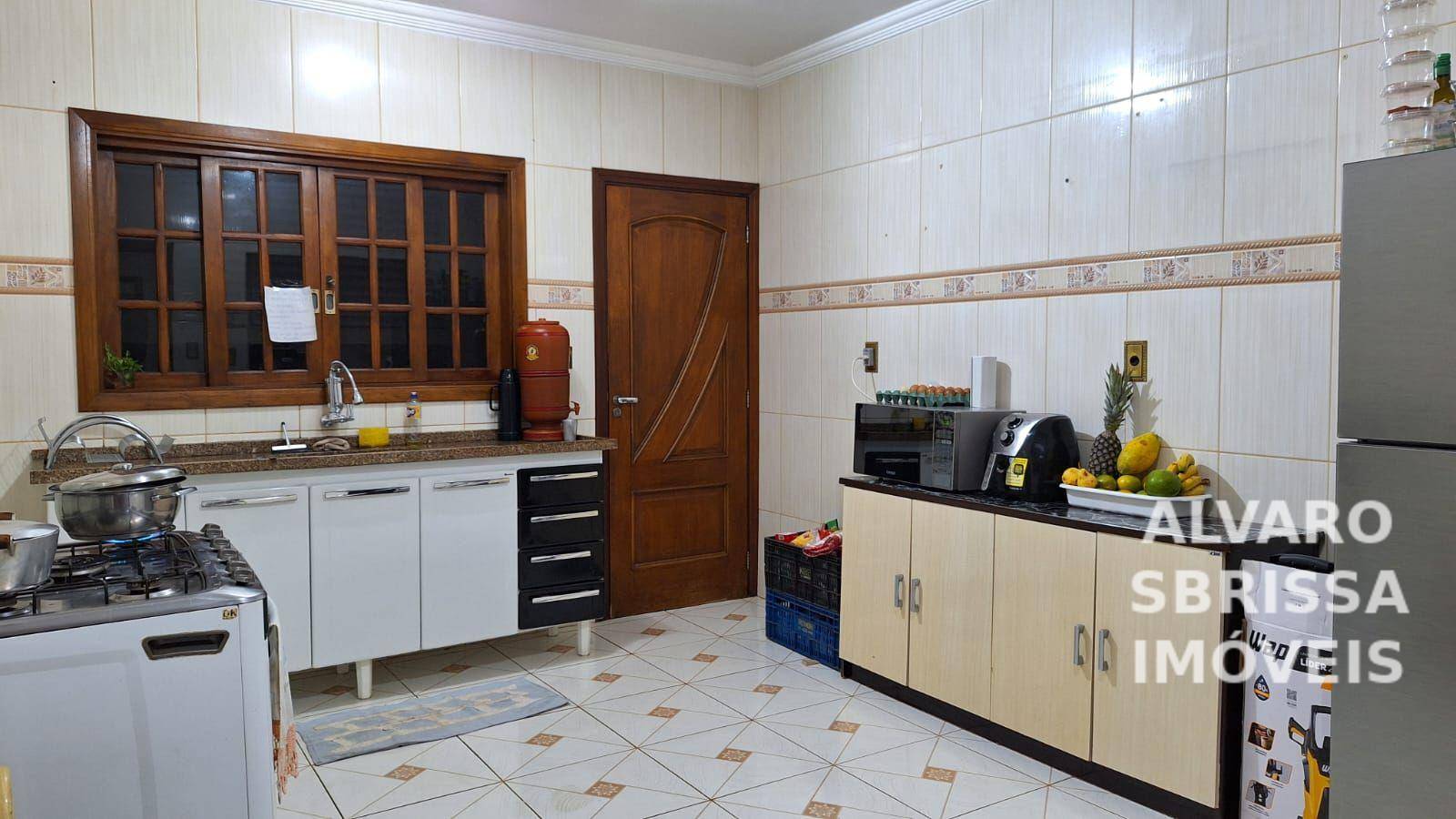 Casa à venda com 3 quartos, 182m² - Foto 2