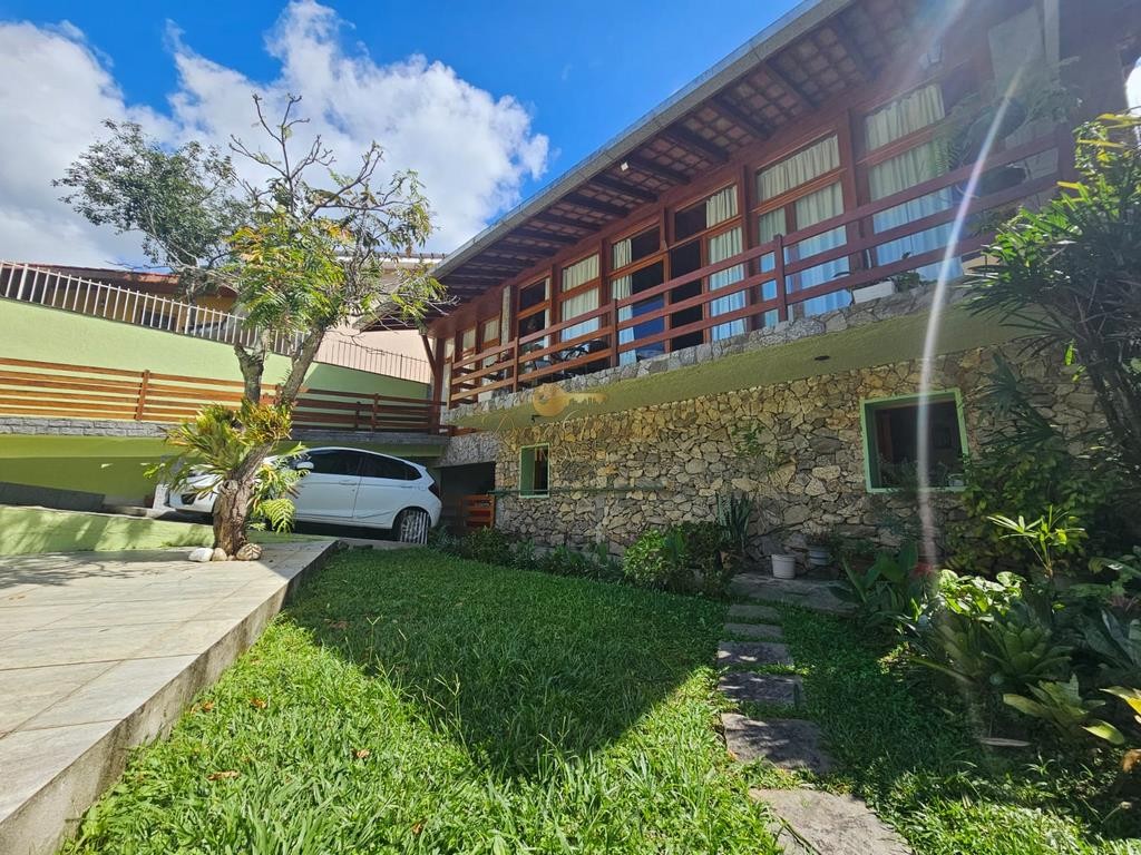 Casa à venda com 4 quartos, 200m² - Foto 1