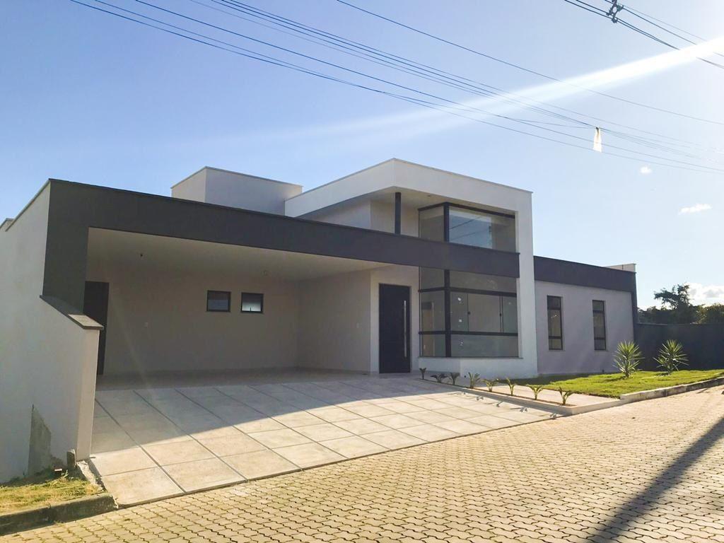 Casa à venda com 3 quartos, 330m² - Foto 1