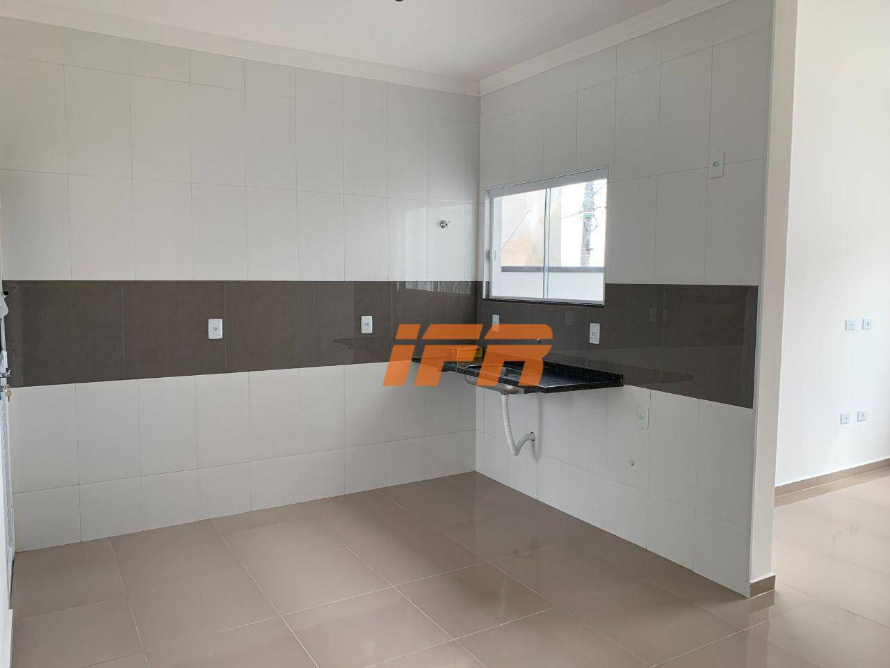 Casa à venda com 2 quartos, 65m² - Foto 4