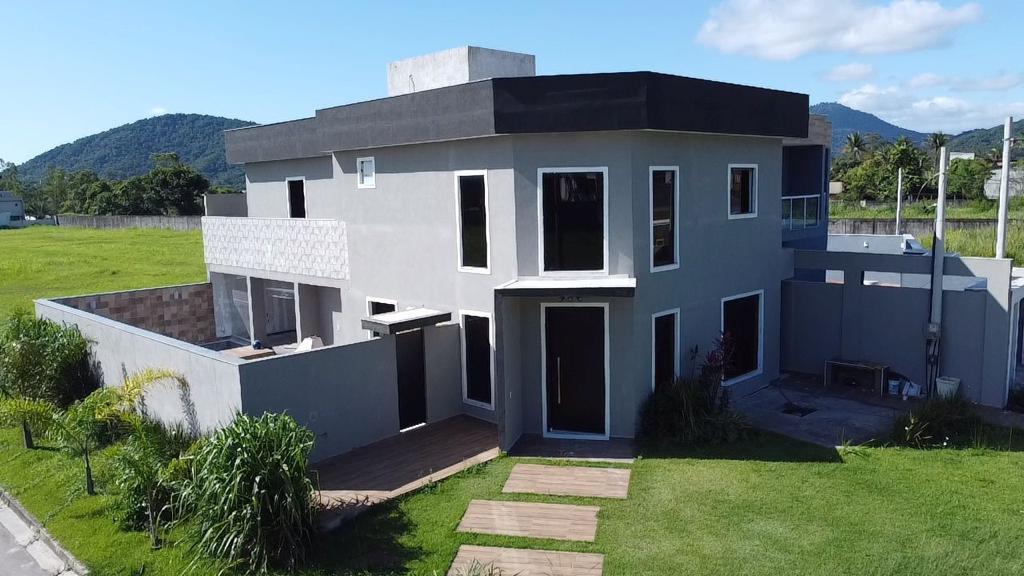 Casa de Condomínio à venda com 4 quartos, 250m² - Foto 1