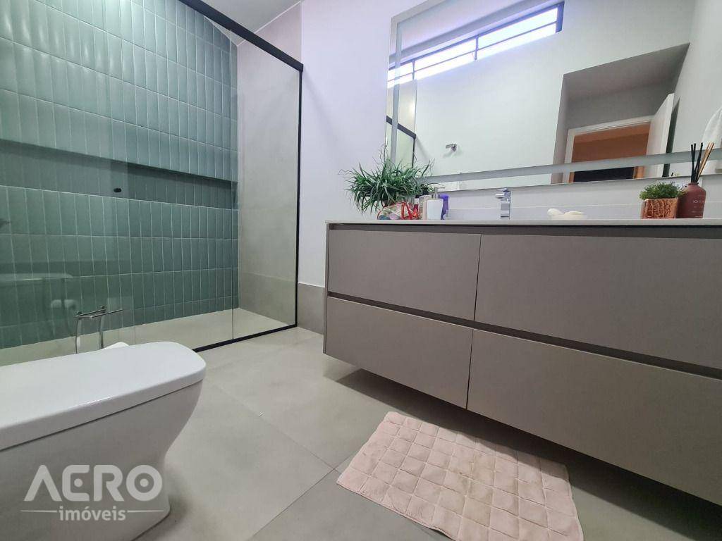 Casa à venda com 3 quartos, 252m² - Foto 2