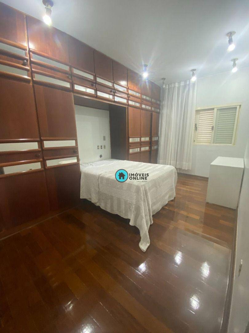 Casa à venda com 3 quartos, 240m² - Foto 2