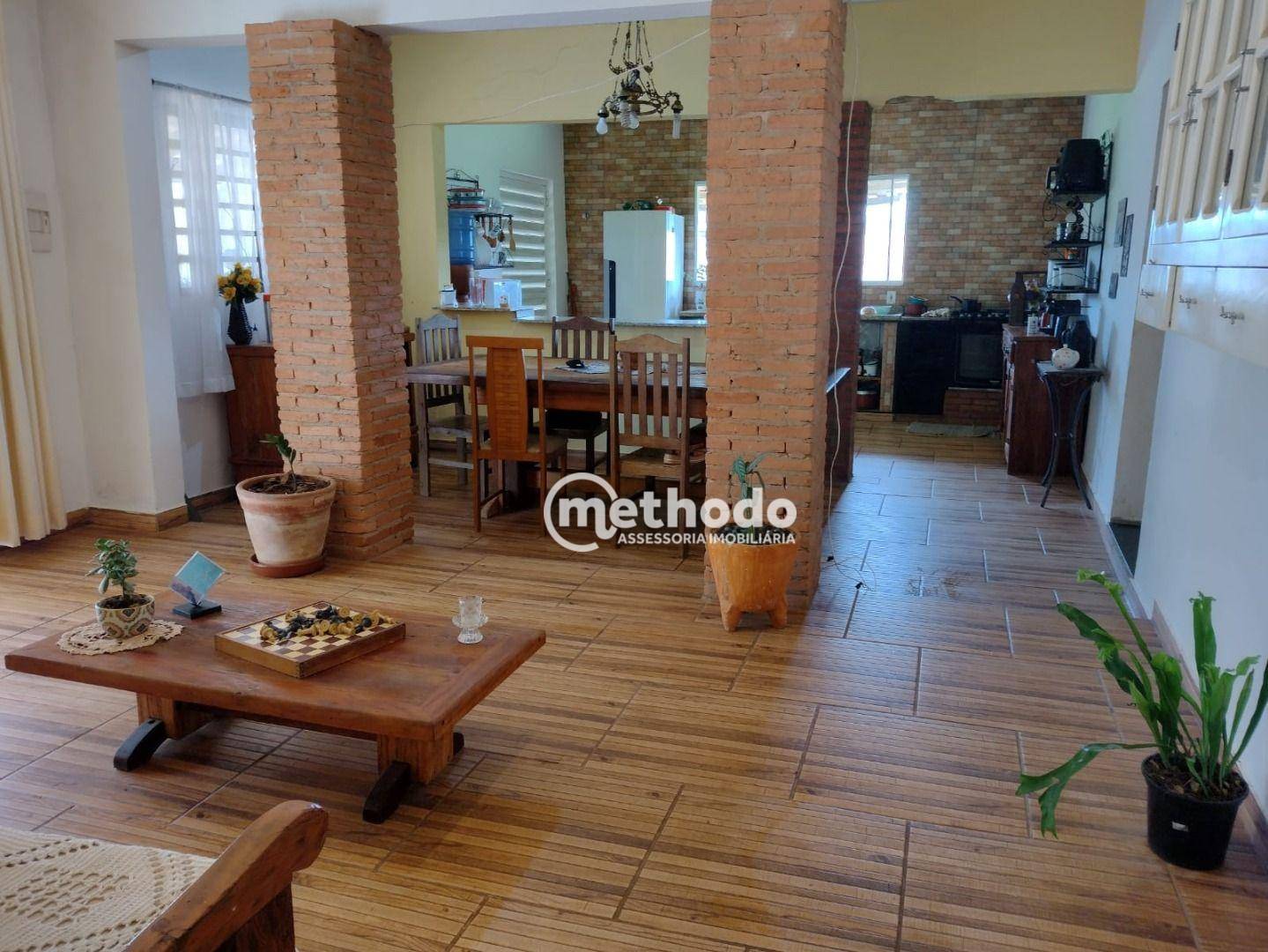 Chácara à venda com 4 quartos, 220m² - Foto 1