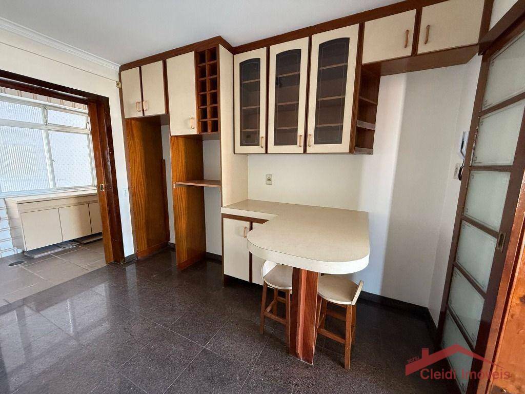 Apartamento para alugar com 3 quartos, 122m² - Foto 8