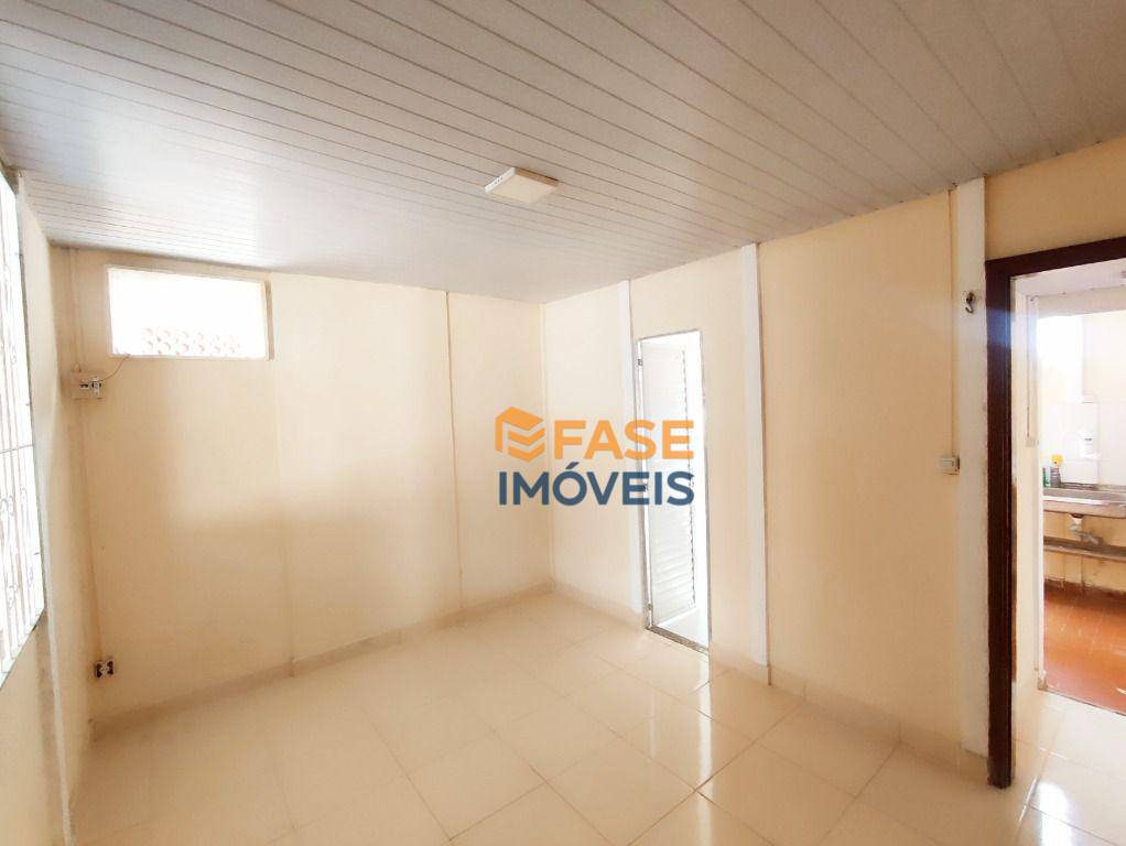 Casa à venda com 4 quartos, 102m² - Foto 13