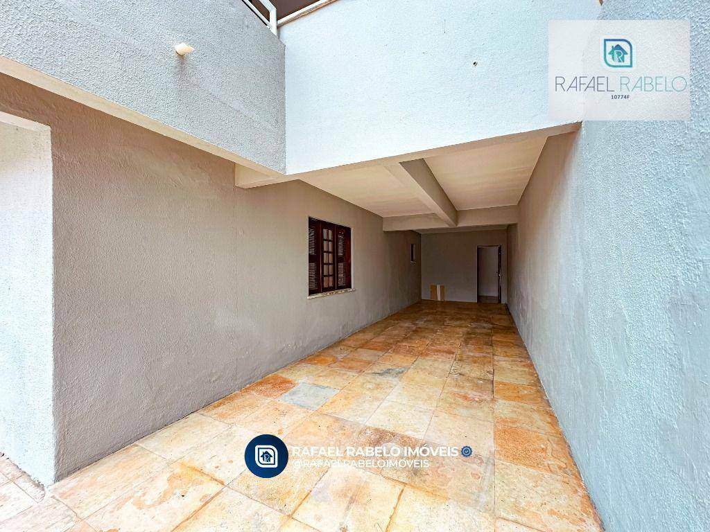 Casa à venda com 4 quartos, 240m² - Foto 4