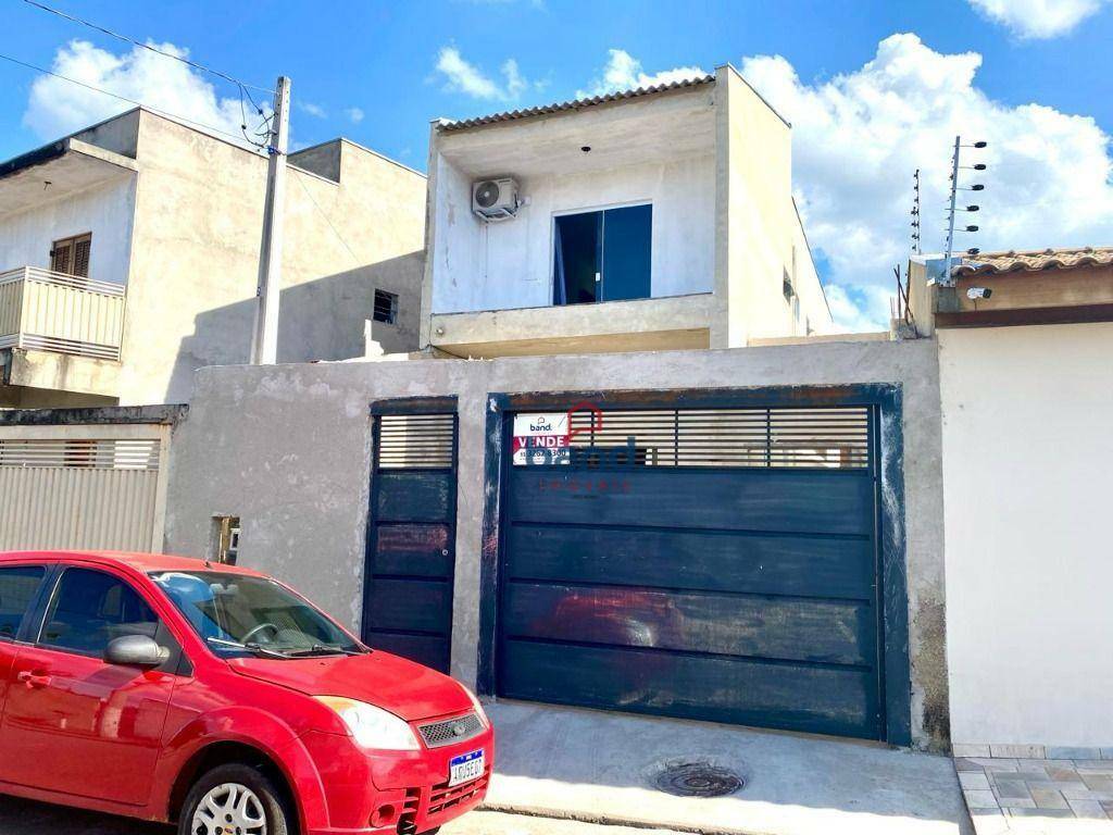 Casa à venda com 3 quartos, 168m² - Foto 1