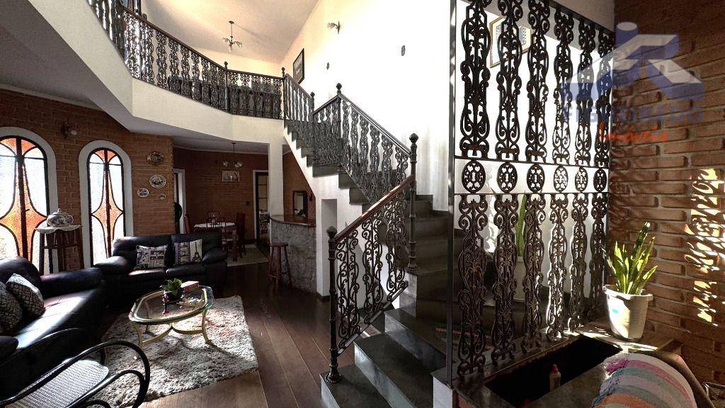 Sobrado, 4 quartos, 211 m² - Foto 1