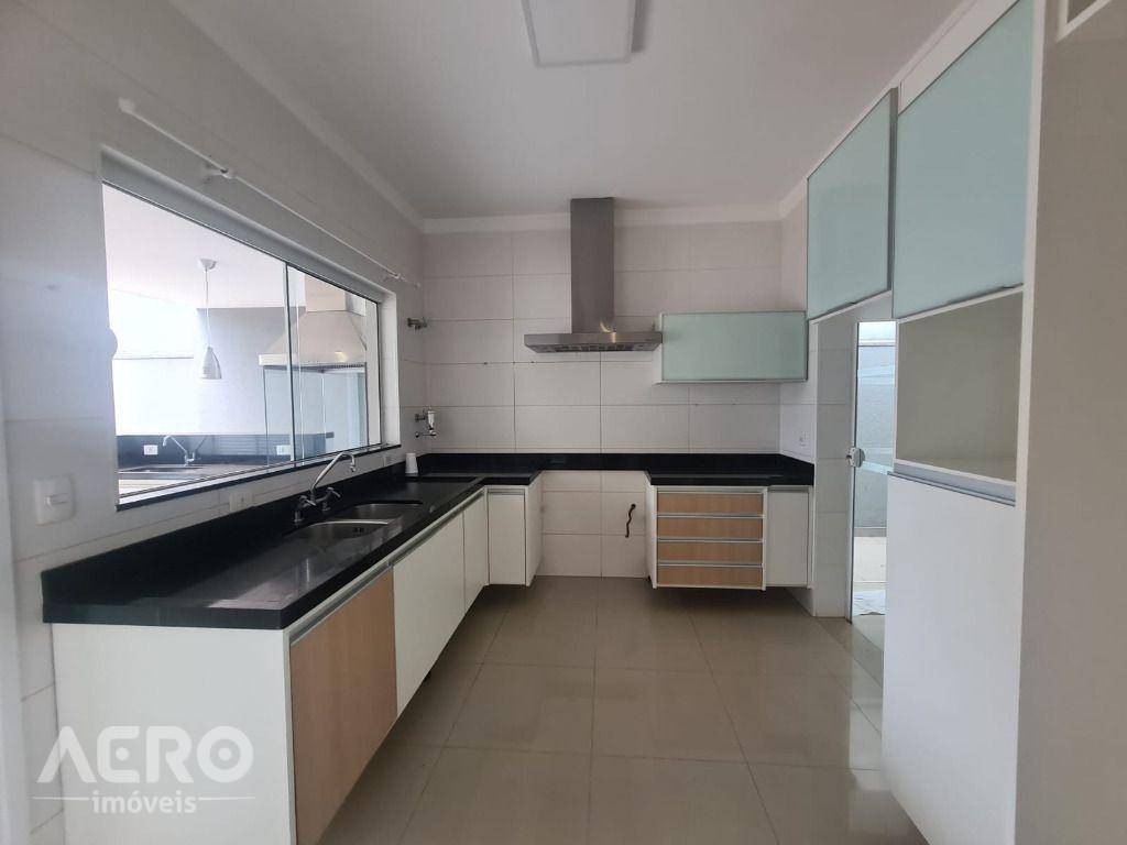 Casa de Condomínio à venda e aluguel com 3 quartos, 212m² - Foto 18