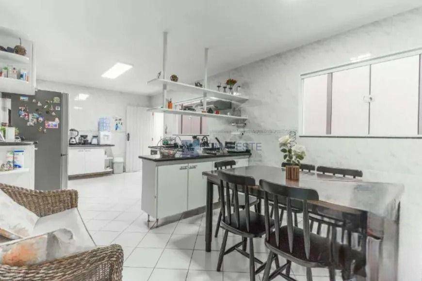 Sobrado à venda com 3 quartos, 188m² - Foto 3