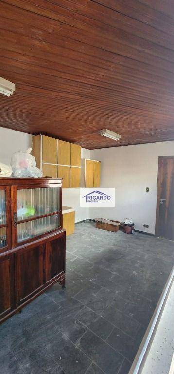 Casa para alugar com 3 quartos, 170m² - Foto 1