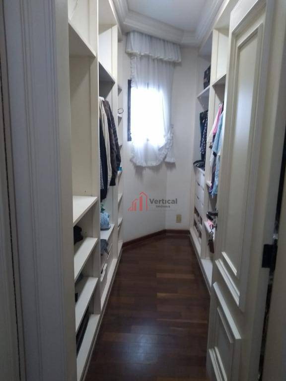 Apartamento para alugar com 3 quartos, 260m² - Foto 18