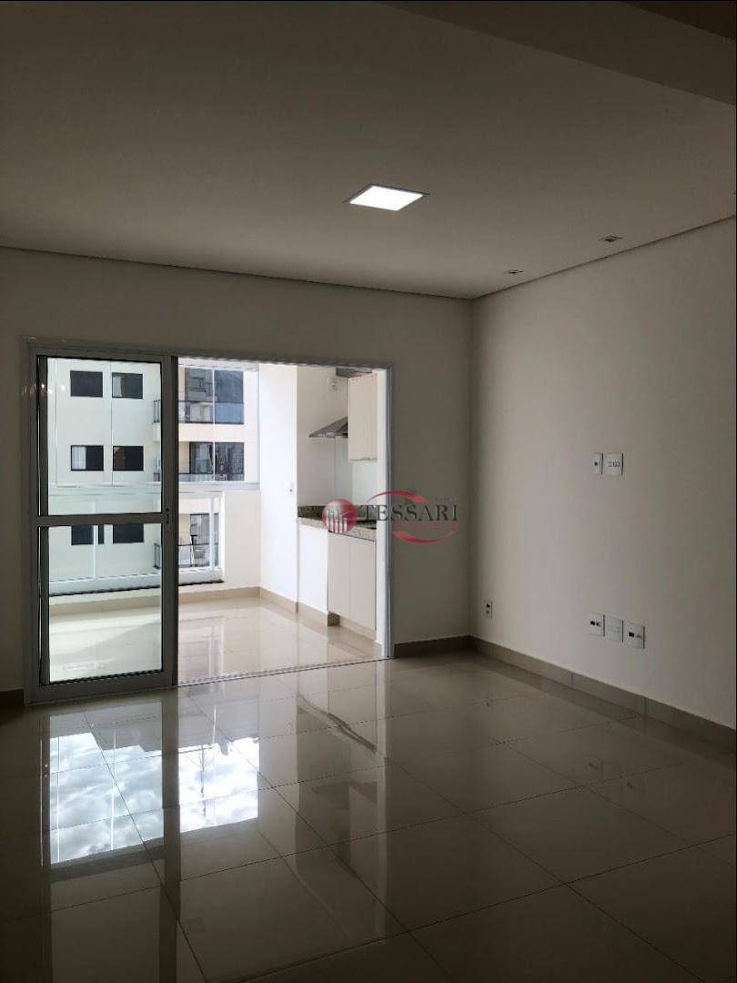 Apartamento à venda com 3 quartos, 132m² - Foto 1