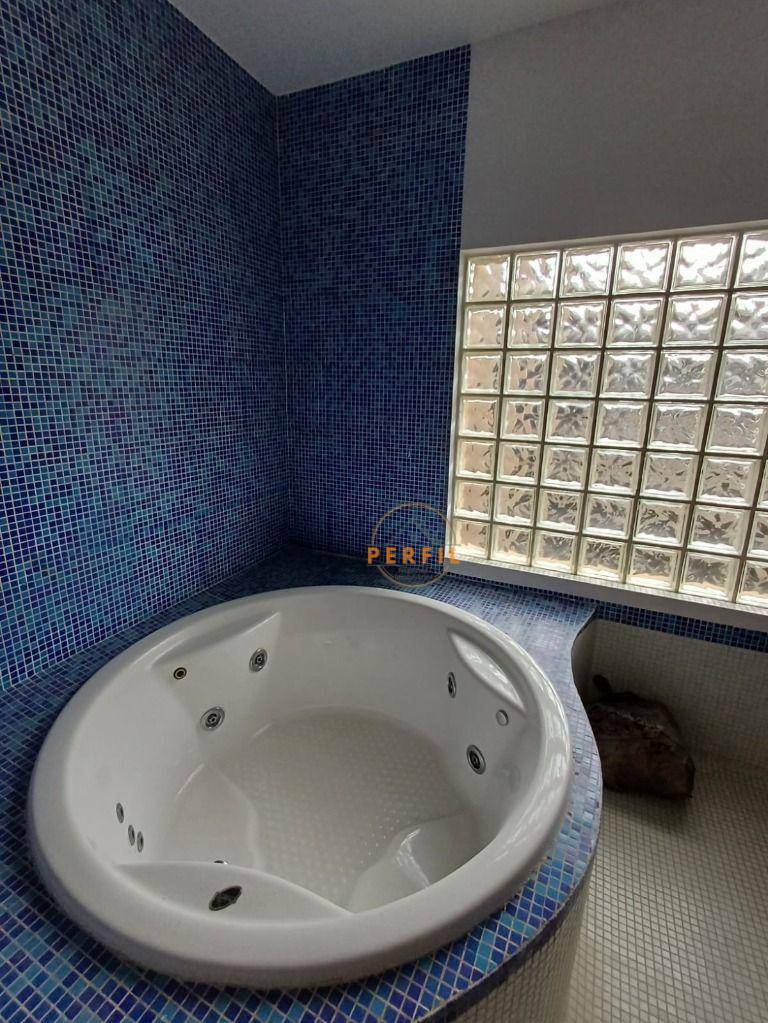 Casa de Condomínio à venda e aluguel com 6 quartos, 600m² - Foto 9