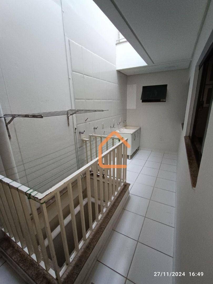 Apartamento para alugar com 3 quartos, 140m² - Foto 8