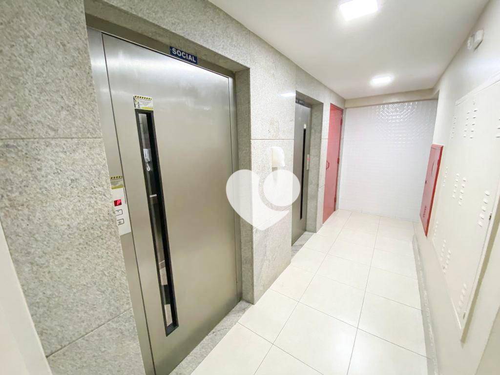 Apartamento à venda com 3 quartos, 158m² - Foto 4