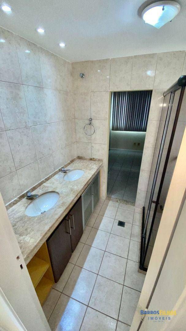 Casa de Condomínio à venda com 3 quartos, 240m² - Foto 18