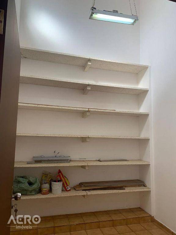 Casa para alugar com 2 quartos, 200m² - Foto 17