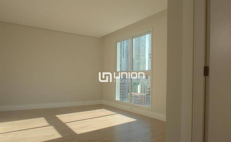 Apartamento à venda com 3 quartos, 139m² - Foto 6