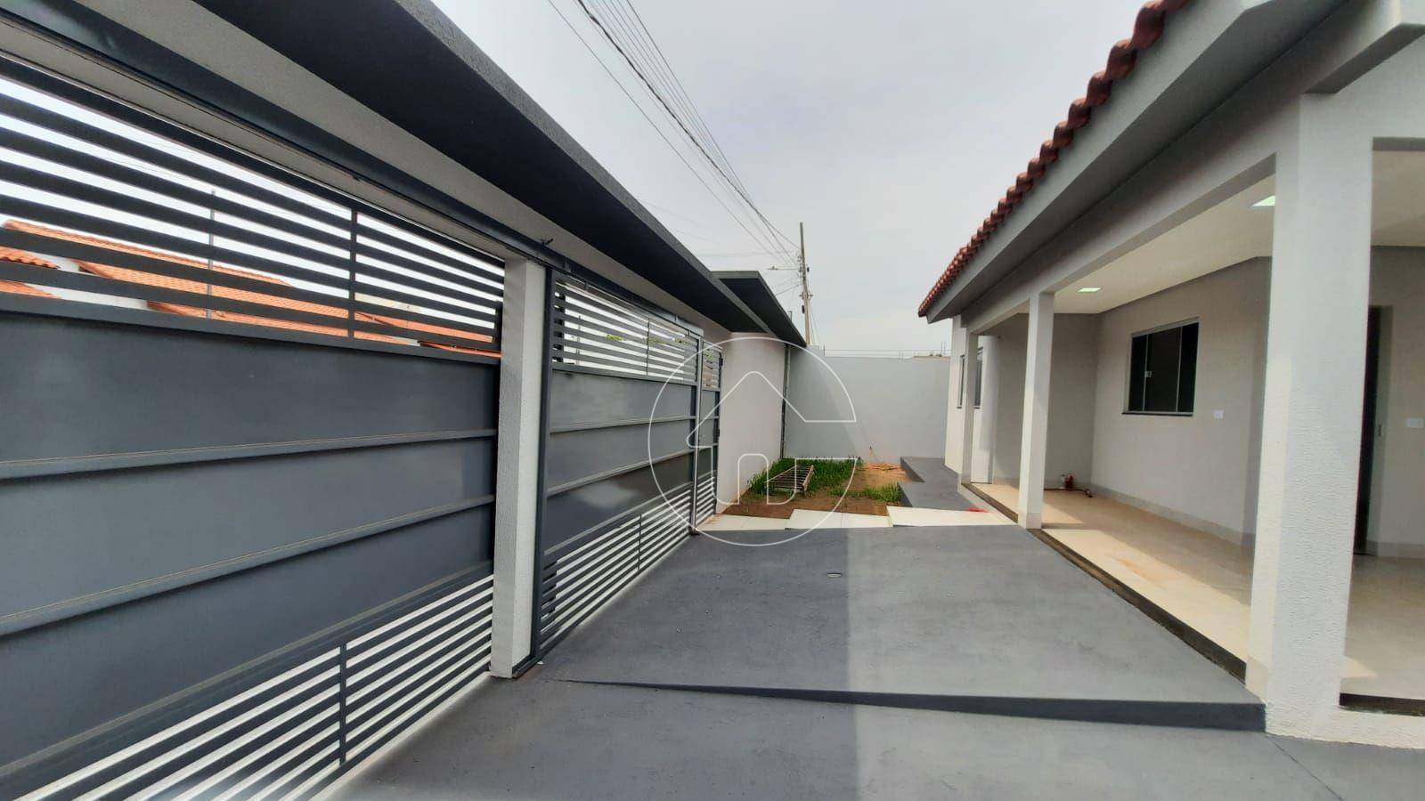 Casa à venda com 3 quartos, 225m² - Foto 1