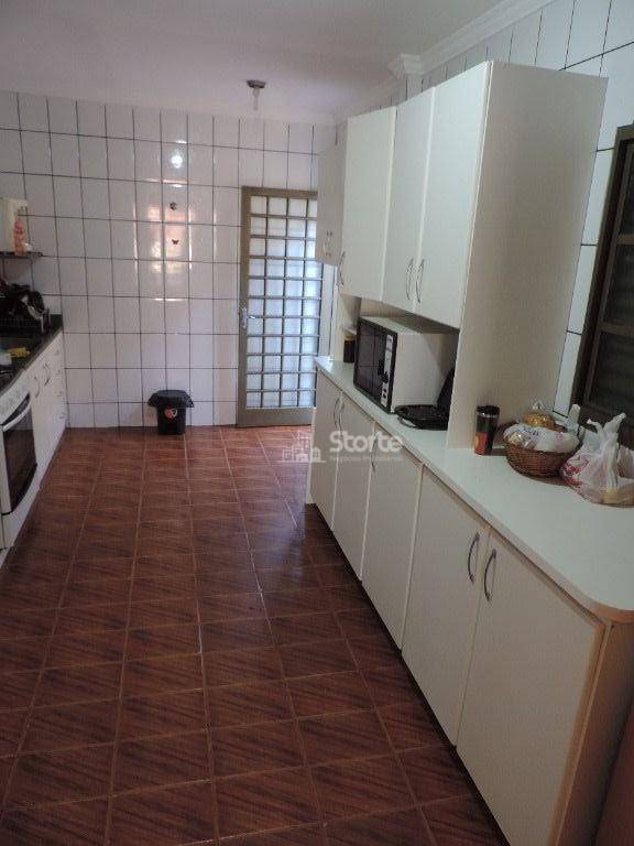 Casa à venda com 6 quartos, 309m² - Foto 10