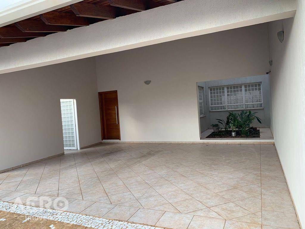 Casa à venda com 4 quartos, 160m² - Foto 1