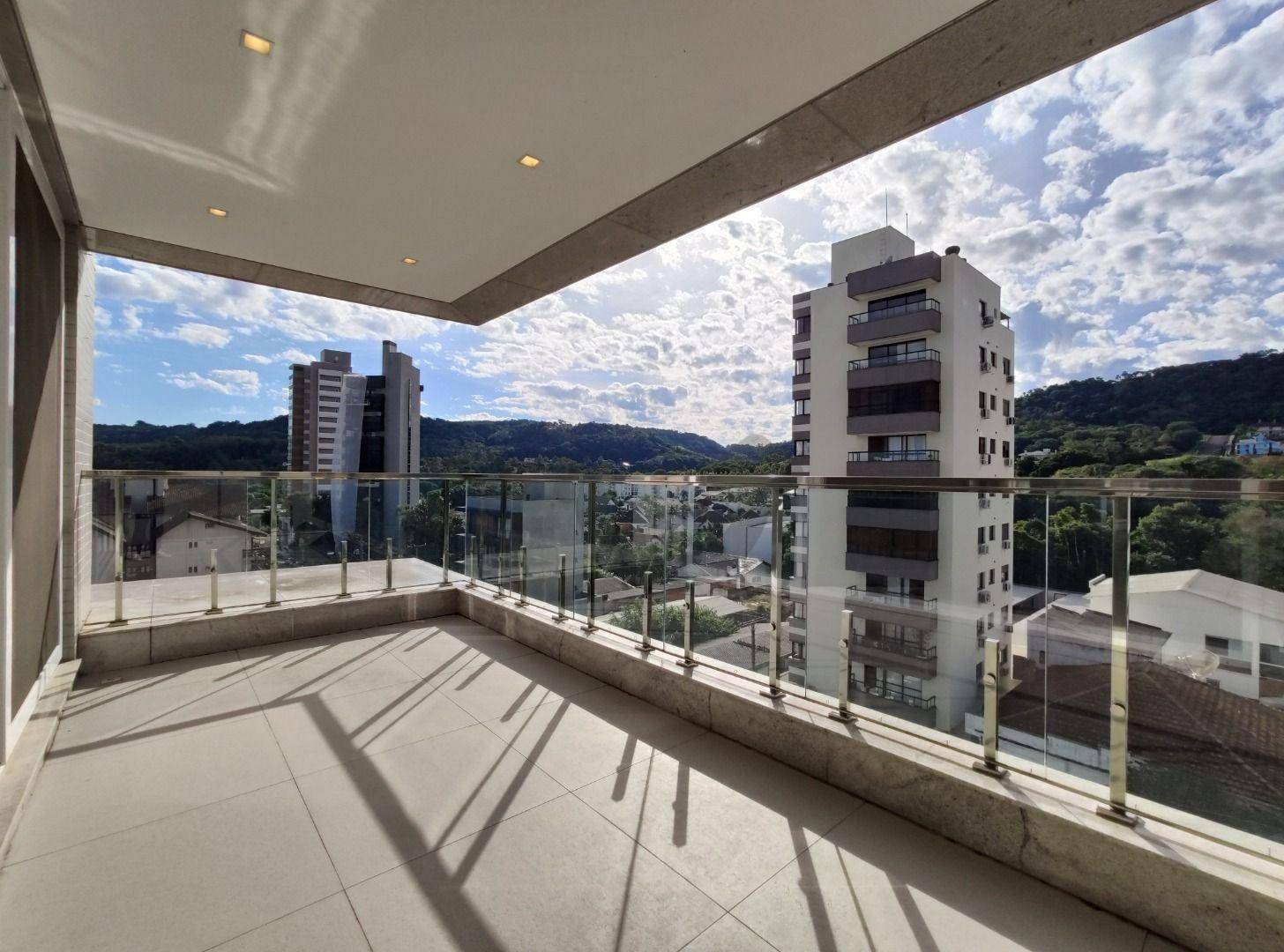 Apartamento à venda com 3 quartos, 291m² - Foto 1