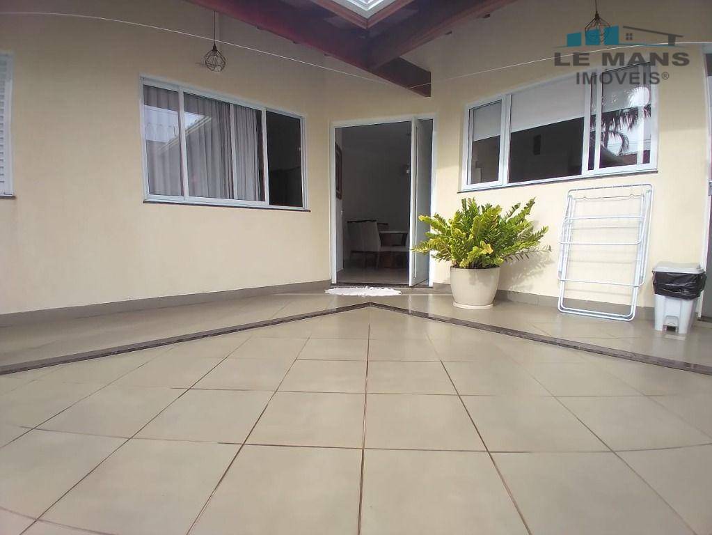 Casa à venda com 3 quartos, 191m² - Foto 14