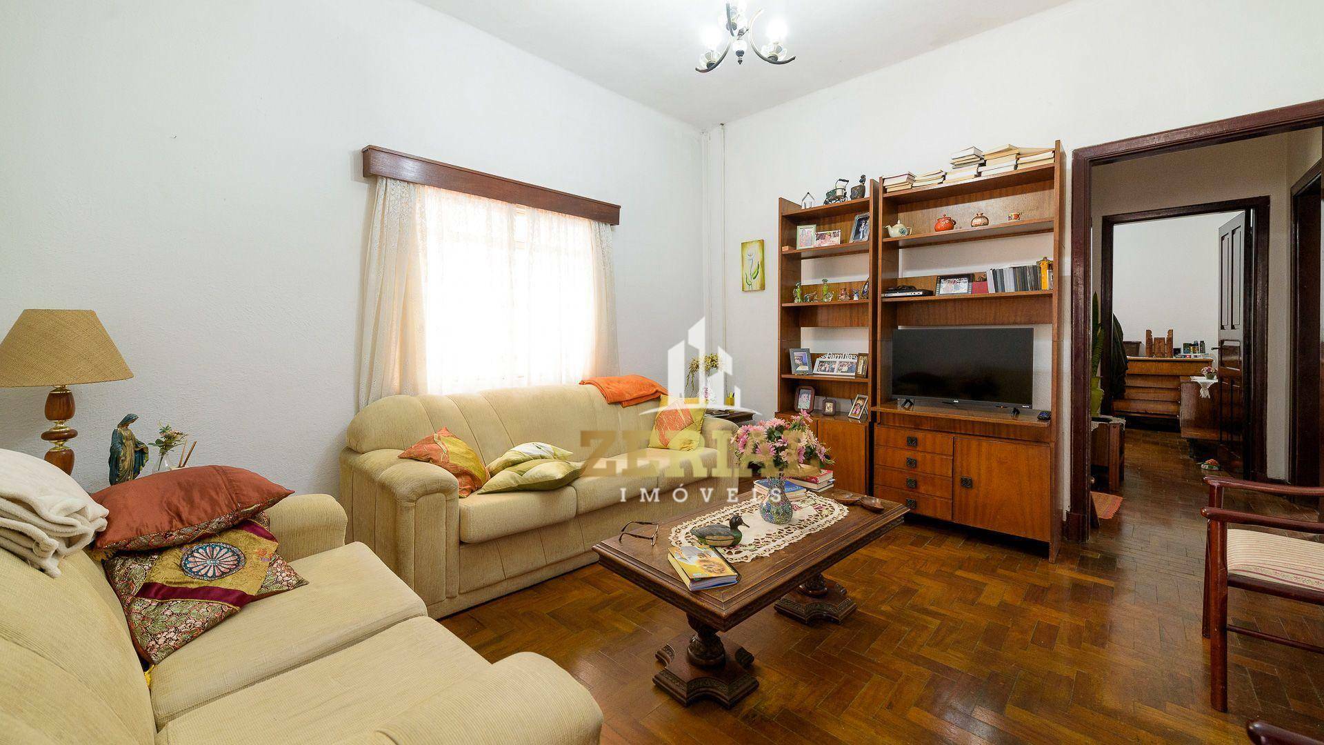 Casa à venda com 5 quartos, 230m² - Foto 1