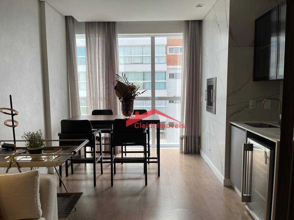 Apartamento à venda com 3 quartos, 121m² - Foto 7