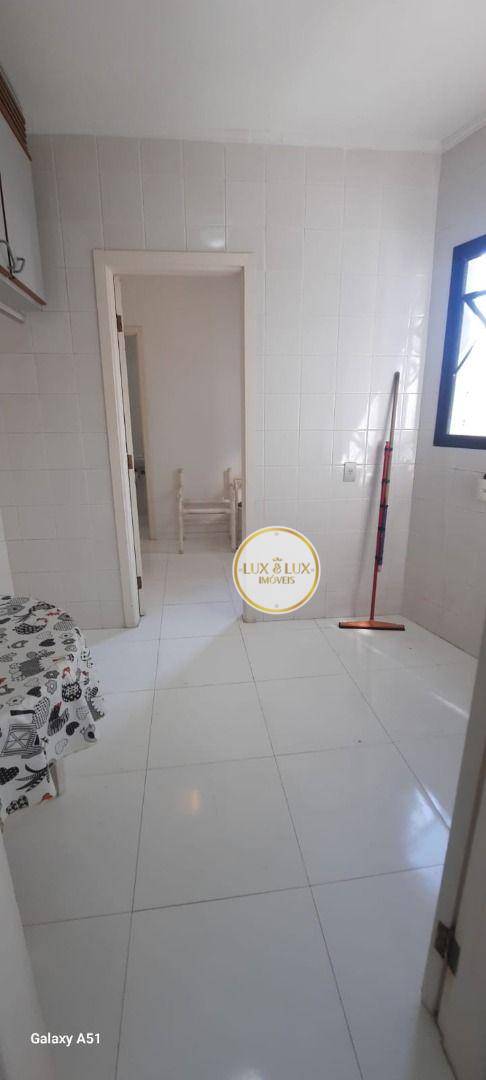 Apartamento para alugar com 4 quartos, 200m² - Foto 11