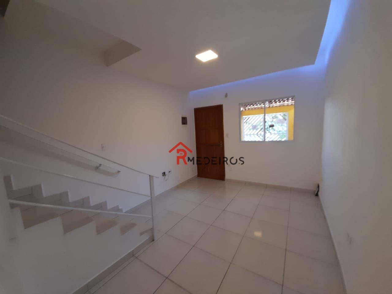 Casa à venda com 2 quartos, 55m² - Foto 1