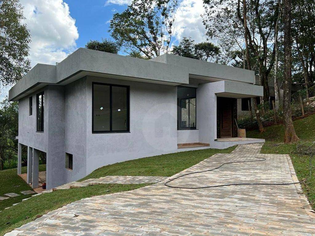 Casa à venda com 3 quartos, 300m² - Foto 1