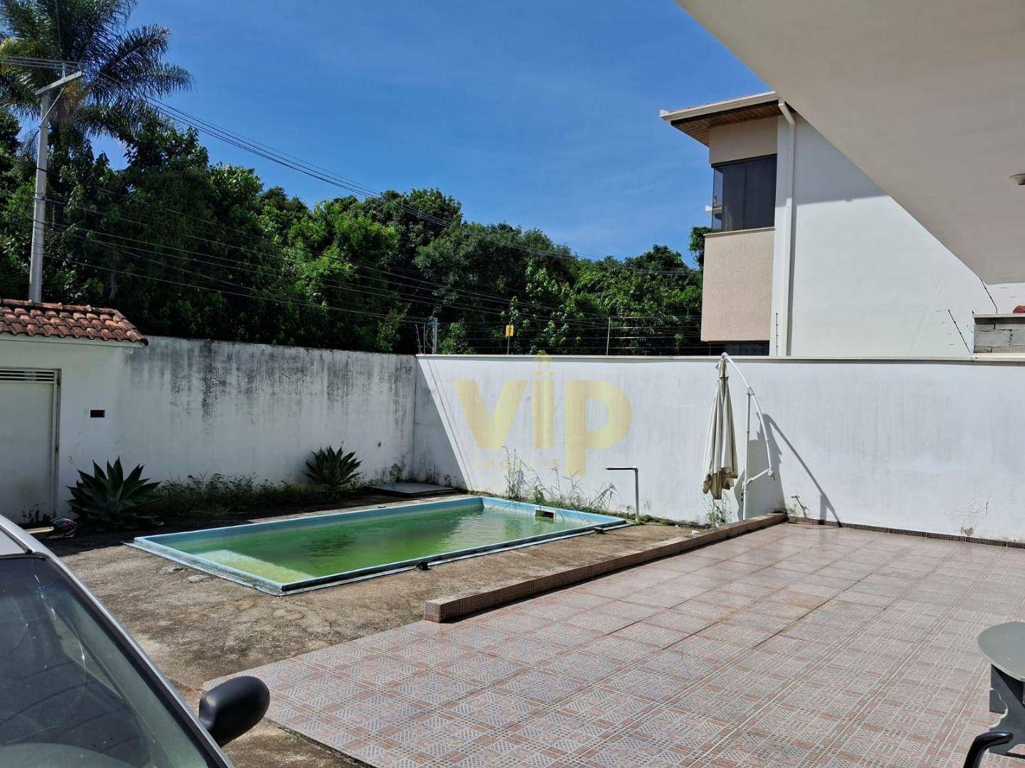 Casa à venda com 3 quartos, 232m² - Foto 2