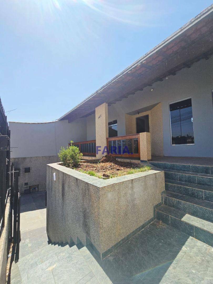 Casa, 3 quartos, 198 m² - Foto 2