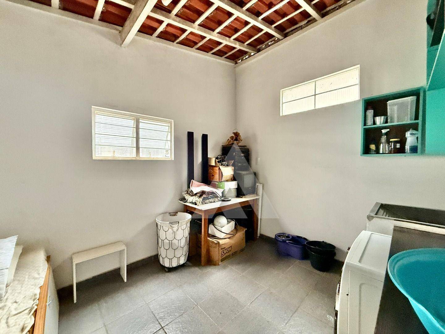 Casa à venda com 4 quartos, 215m² - Foto 27