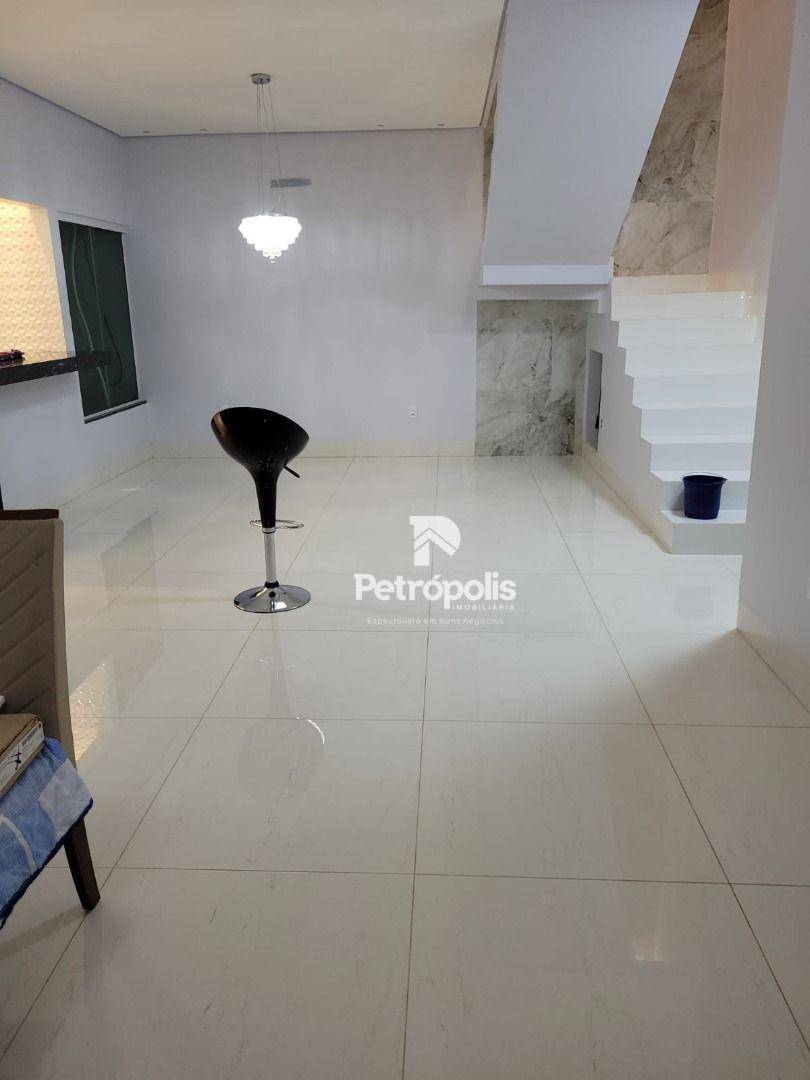 Sobrado à venda com 3 quartos, 247m² - Foto 3