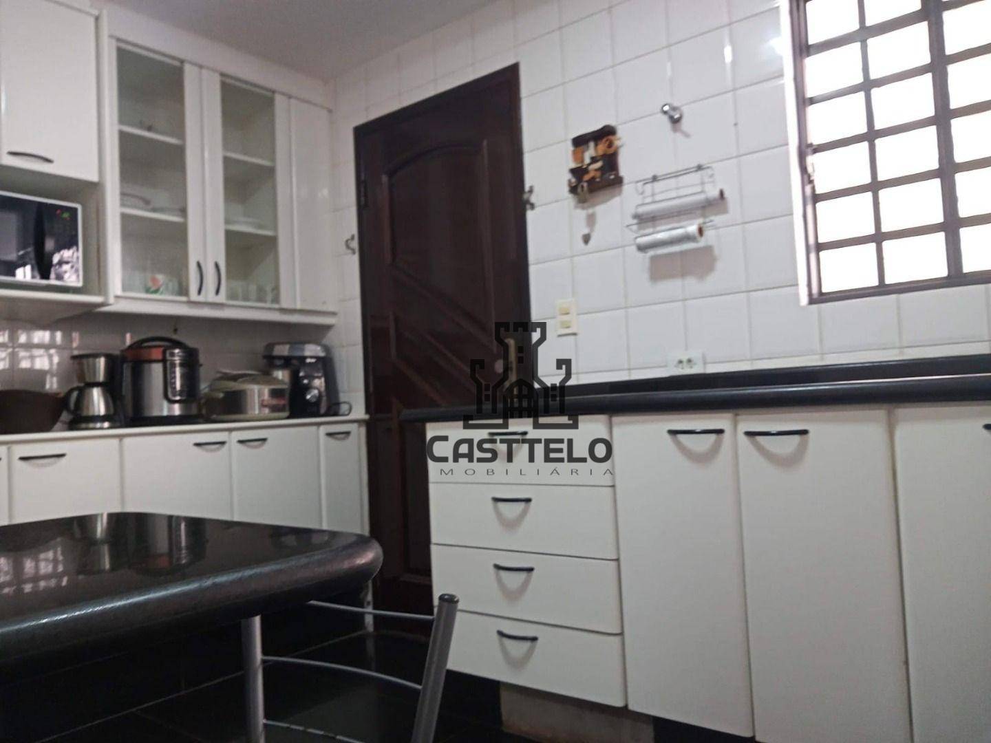 Casa à venda com 3 quartos, 166m² - Foto 8