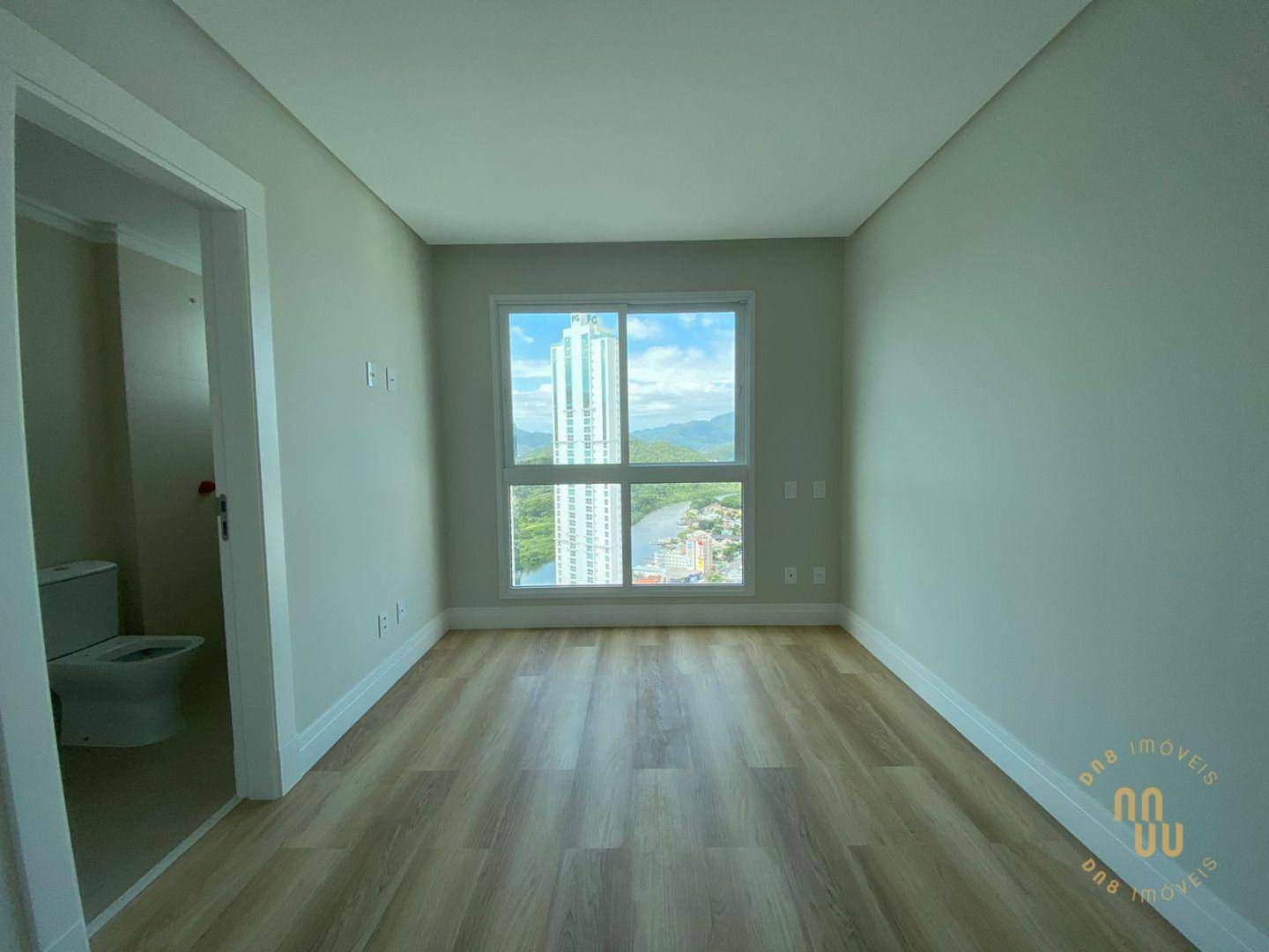 Apartamento à venda com 3 quartos, 140m² - Foto 2