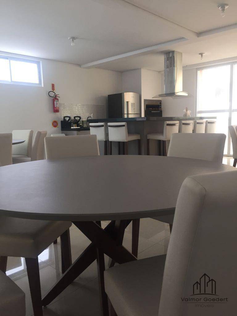 Apartamento à venda com 3 quartos, 115m² - Foto 2