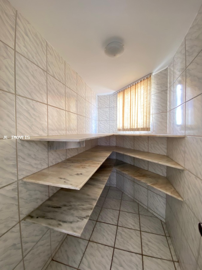 Apartamento para alugar com 3 quartos, 200m² - Foto 16