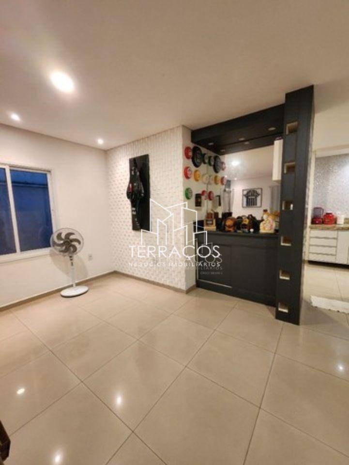 Casa à venda com 3 quartos, 220m² - Foto 5