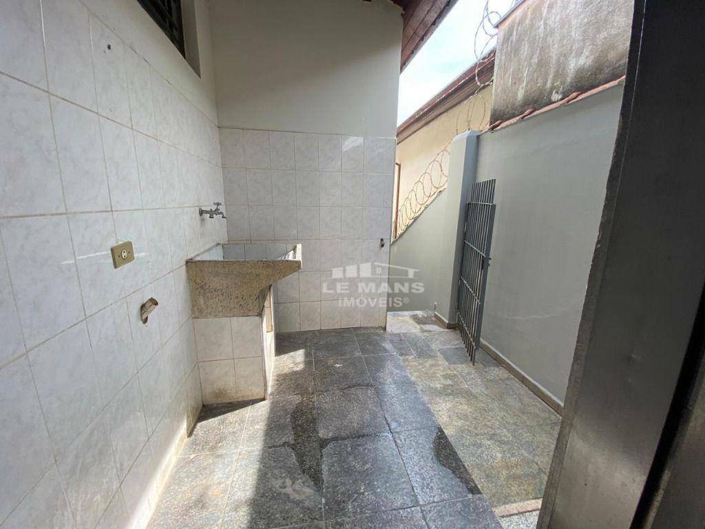 Casa para alugar com 2 quartos, 80m² - Foto 12