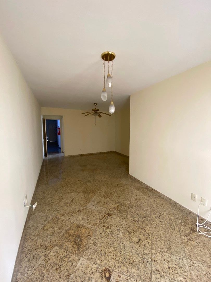 Apartamento à venda com 3 quartos, 90m² - Foto 2